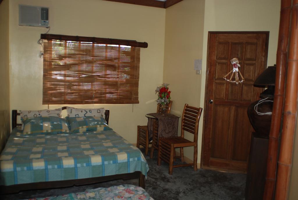 Casa Aviara Resort & Hotel Puerto Galera Bilik gambar